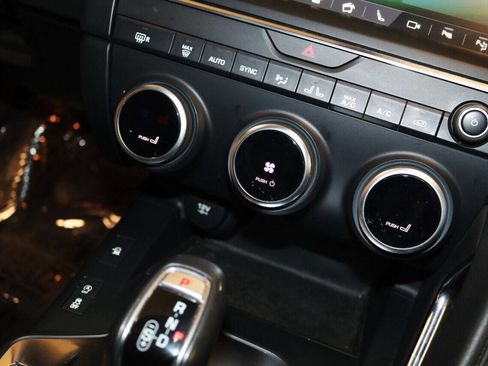 Used 2020 Jaguar E-PACE SE image 42