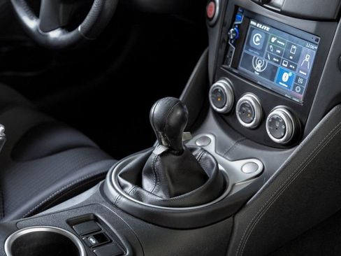 Used 2020 Nissan 370Z Coupe image 19