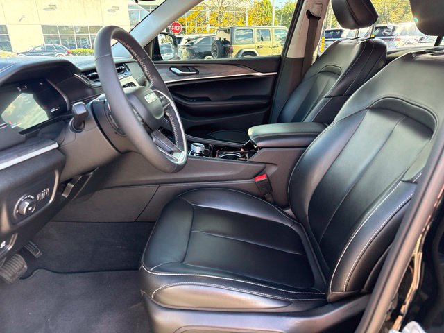 Used 2023 Jeep Grand Cherokee L Limited AWD/4WD image 22