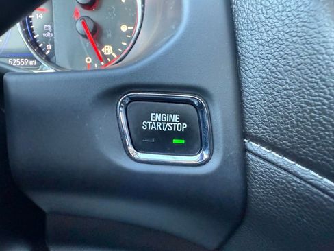 Used 2022 GMC Acadia SLT image 32