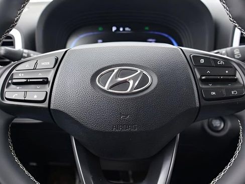 Used 2023 Hyundai Venue Limited FWD image 19