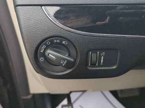 Used 2019 Dodge Grand Caravan SXT image 14