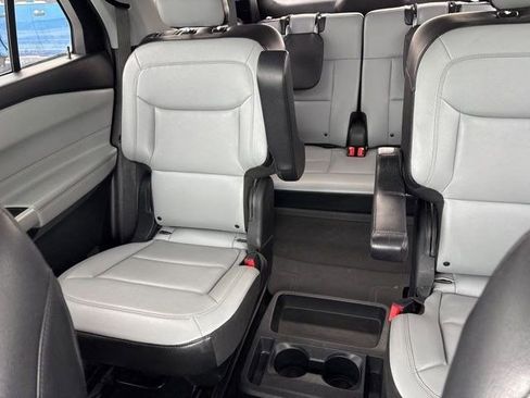 Used 2021 Ford Explorer XLT w/ XLT Sport Appearance Package image 31