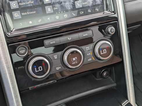 Used 2018 Land Rover Discovery HSE AWD/4WD image 18