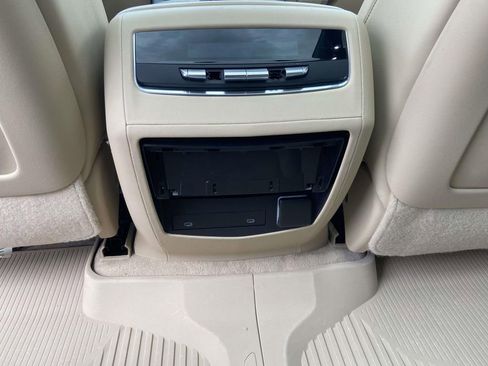 Used 2022 Cadillac Escalade ESV Premium Luxury AWD/4WD image 15