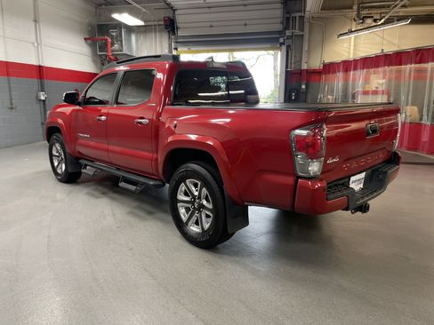Used 2017 Toyota Tacoma Limited AWD/4WD image 8