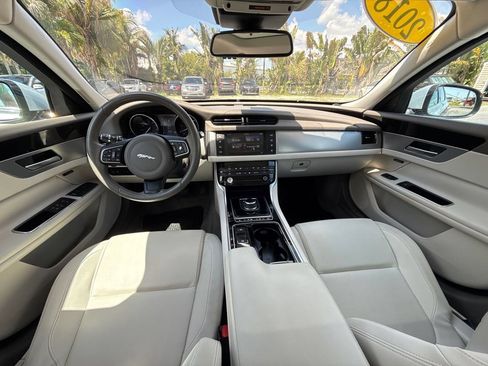 Used 2018 Jaguar XF Premium RWD image 19