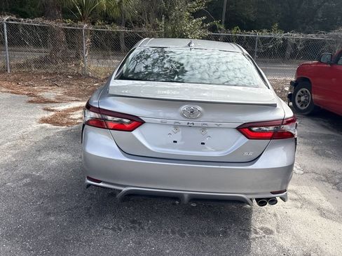 Used 2022 Toyota Camry SE image 5