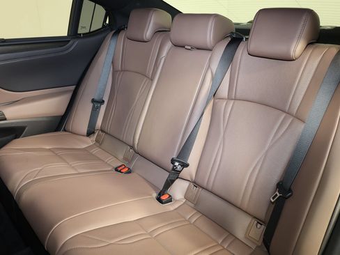 Used 2024 Lexus ES 300h Ultra Luxury w/ Accessory Package (Z2) FWD image 11