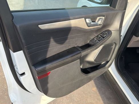 Used 2021 Ford Escape SEL image 18