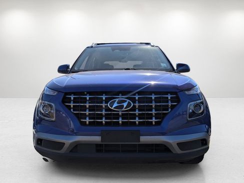 Used 2023 Hyundai Venue Limited image 2