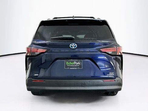 Used 2021 Toyota Sienna XLE AWD/4WD image 7