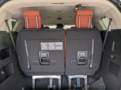 New 2026 Kia Carnival EX FWD image 25