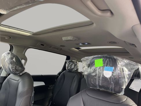 New 2026 Kia Carnival SX w/ SX Dark Edition Package FWD image 30