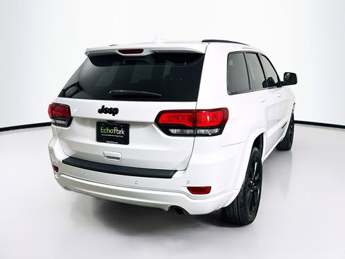 Used 2020 Jeep Grand Cherokee Altitude image 9