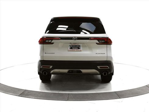 Used 2024 Toyota Grand Highlander HYBRID MAX PLATIN image 11