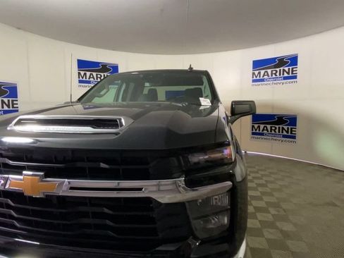 Used 2024 Chevrolet Silverado 2500 LT AWD/4WD image 5