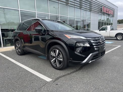 Used 2025 Nissan Rogue SL image 3