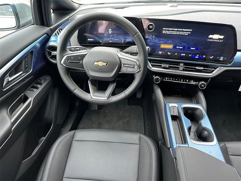 New 2026 Chevrolet Equinox EV LT image 17