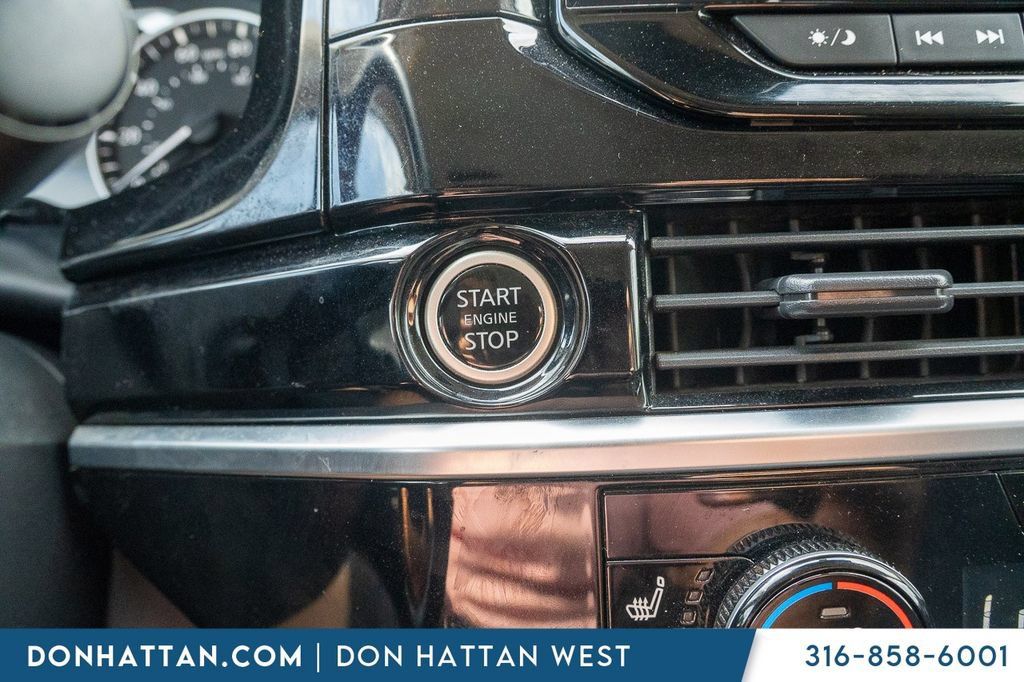 Used 2022 Nissan Pathfinder SV FWD image 10