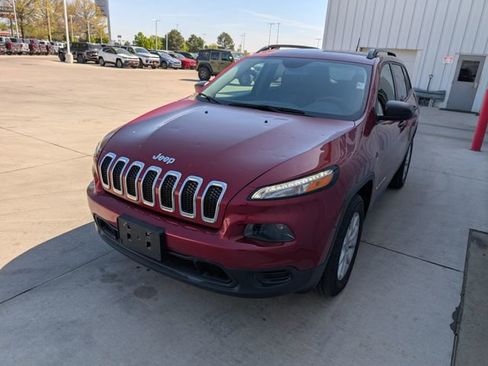 Used 2017 Jeep Cherokee Sport w/ Cold Weather Group AWD/4WD image 19