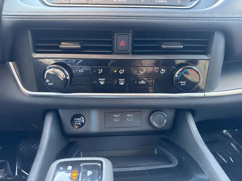 Used 2024 Nissan Rogue S image 19