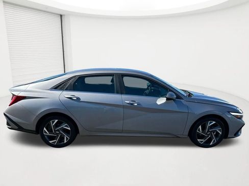 Certified 2024 Hyundai Elantra SEL w/ Convenience Package FWD image 4