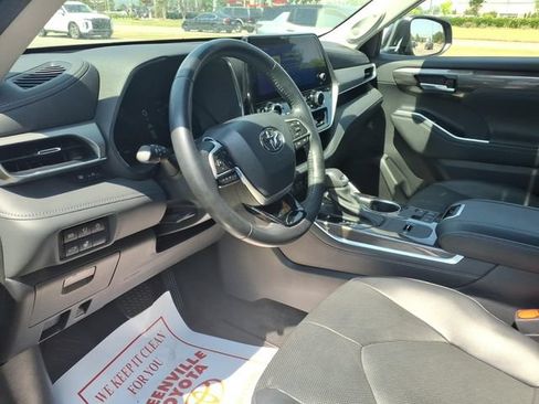 Used 2023 Toyota Highlander Platinum FWD image 14