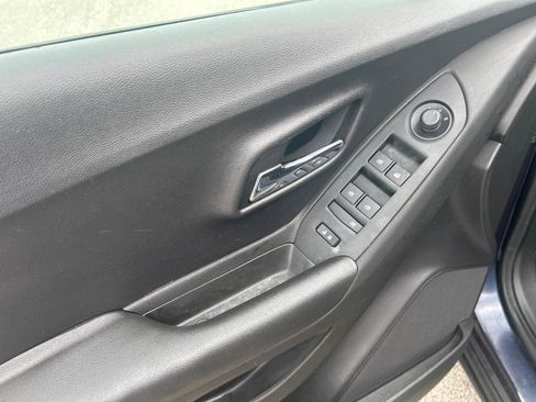 Used 2019 Chevrolet Trax LS w/ Tint and Cruise Package FWD image 12