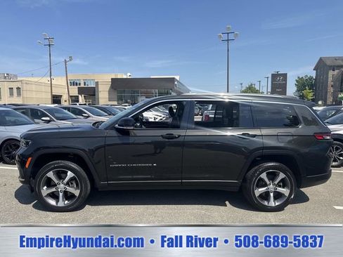 Used 2023 Jeep Grand Cherokee L Limited w/ Trailer Tow Group (B) AWD/4WD image 11