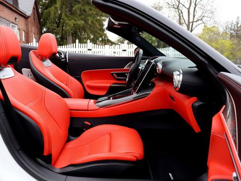 Used 2022 Mercedes-Benz SL 63 AMG 4MATIC image 17