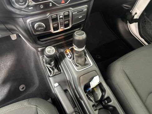 Used 2021 Jeep Gladiator Sport image 20