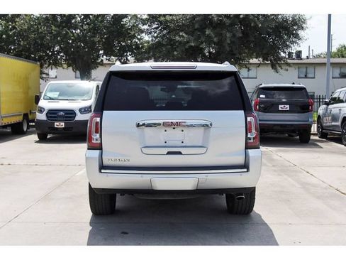 Used 2018 GMC Yukon Denali w/ Denali Ultimate Package RWD image 3