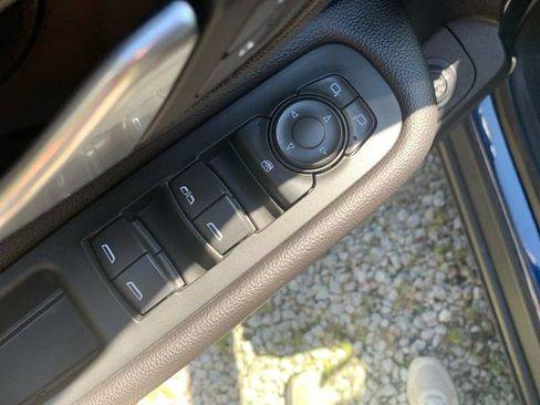 Used 2022 GMC Terrain SLT AWD/4WD image 23