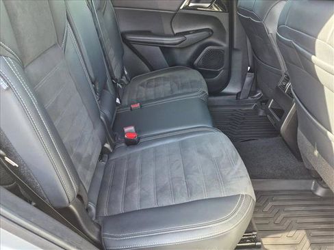Used 2024 Mitsubishi Outlander SE FWD image 17