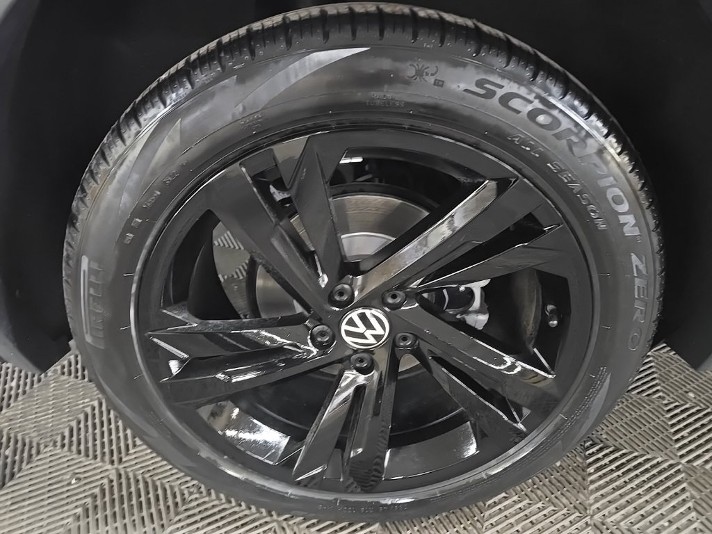 Used 2023 Volkswagen Tiguan SE R-Line AWD/4WD image 14