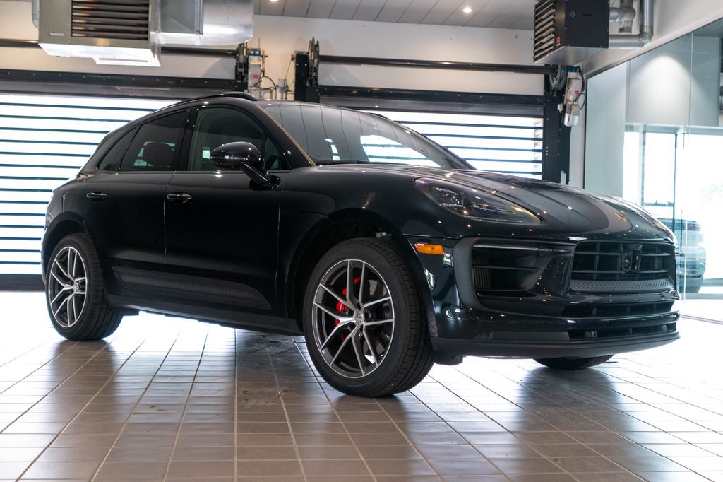 Certified 2024 Porsche Macan S AWD/4WD image 7