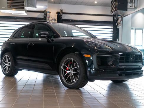 Certified 2024 Porsche Macan S AWD/4WD image 7