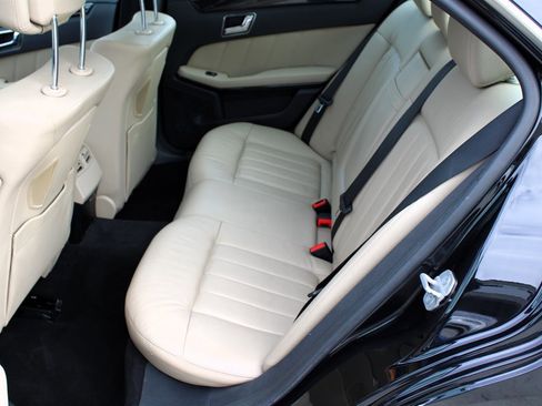 Used 2011 Mercedes-Benz E 550 4MATIC Sedan image 19