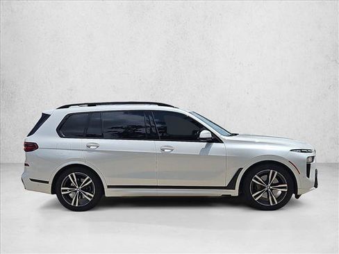 Used 2024 BMW X7 xDrive40i w/ M Sport Package AWD/4WD image 4