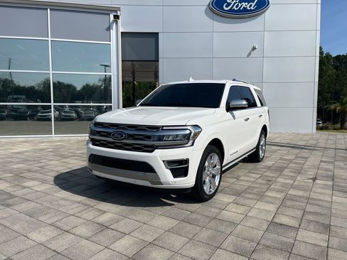 Used 2022 Ford Expedition Platinum RWD image 2