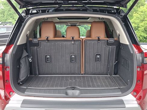 Certified 2022 Nissan Pathfinder Platinum w/ Cargo Package AWD/4WD image 30