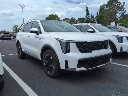 Certified 2025 Kia Sorento S w/ Panoramic Sunroof Package image 1