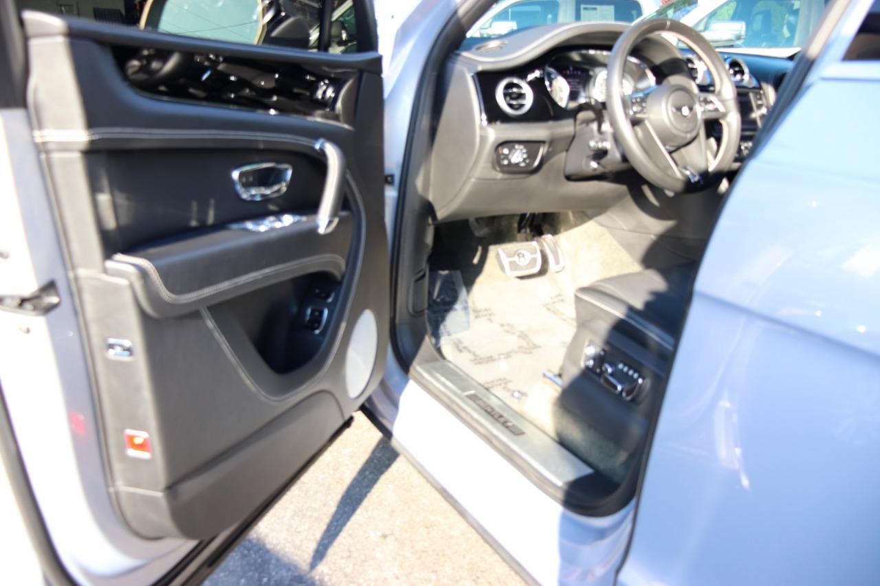 Used 2018 Bentley Bentayga AWD/4WD image 10