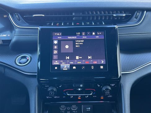 Used 2024 Jeep Grand Cherokee L Laredo image 13