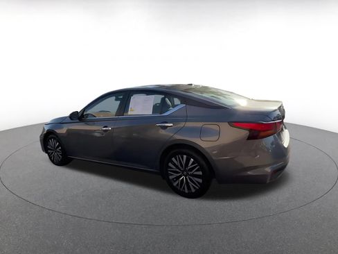 Used 2025 Nissan Altima 2.5 SV FWD image 8