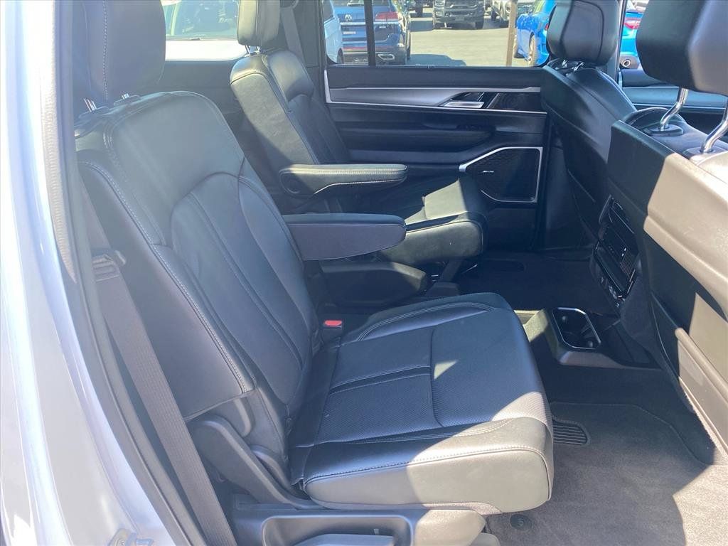 Used 2024 Jeep Wagoneer Series II w/ Convenience Group I AWD/4WD image 26