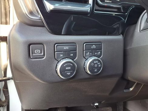 Used 2024 GMC Sierra 1500 Elevation AWD/4WD image 6