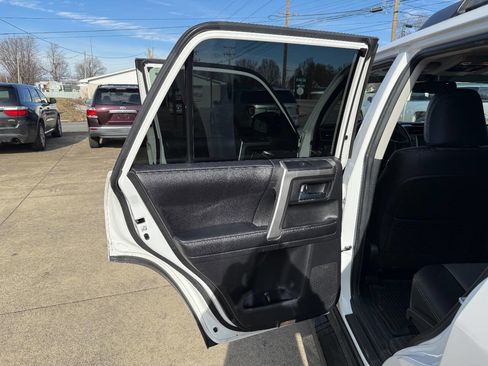 Used 2017 Toyota 4Runner SR5 Premium image 8