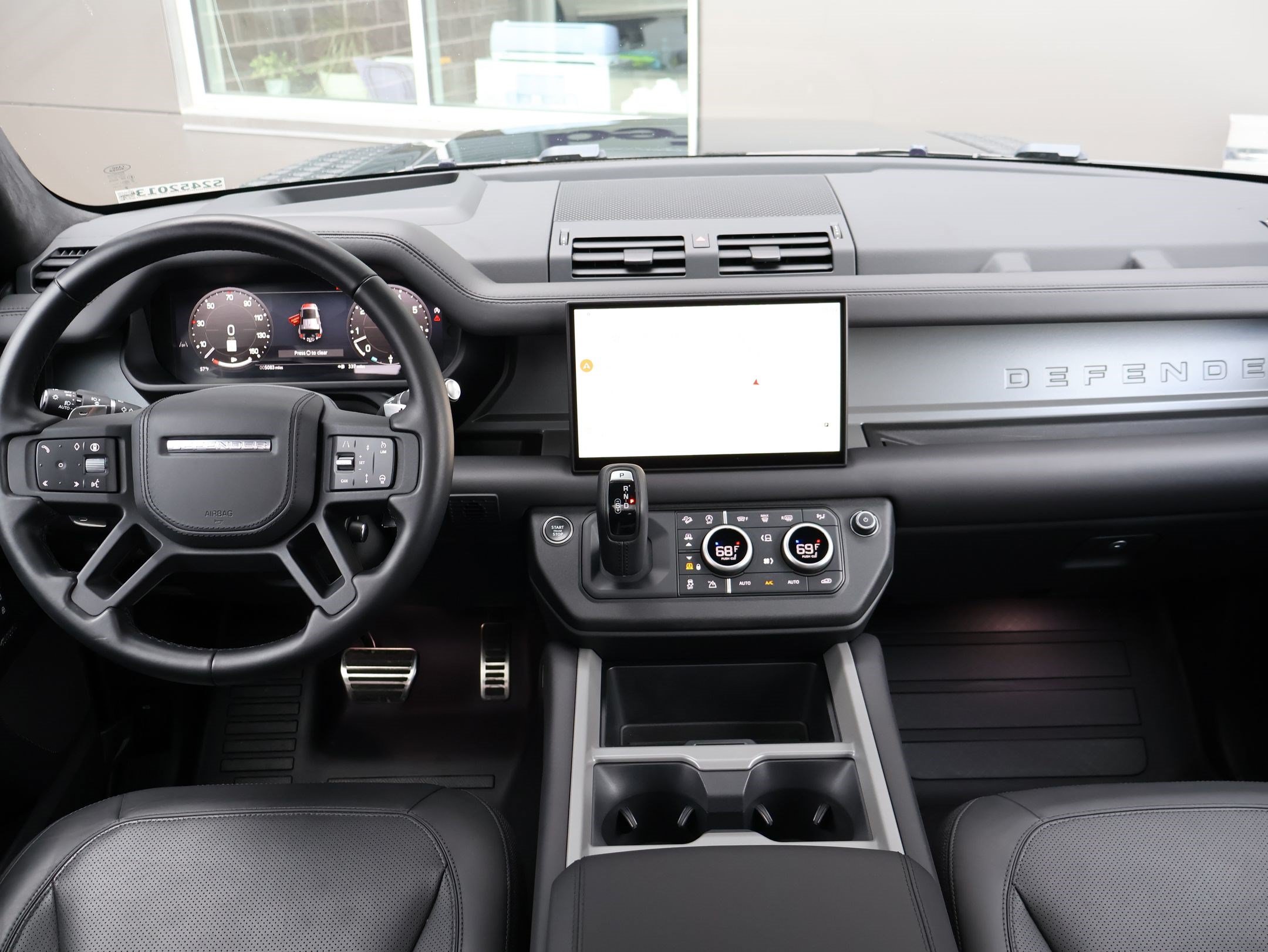 Used 2025 Land Rover Defender 110 V8 AWD/4WD image 25